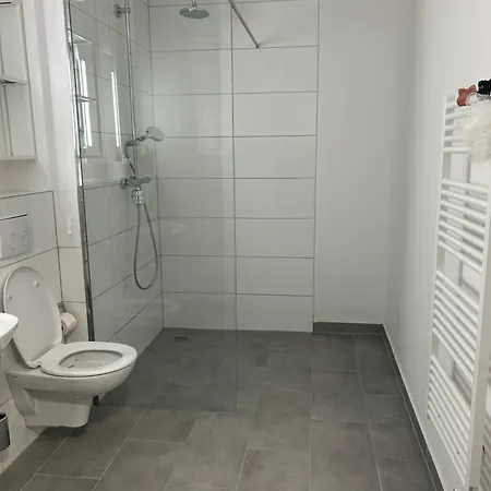Apartment Moeblierte 2-zimmer-wohnung In Der Innenstadt Von Neubau