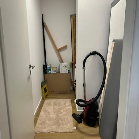 Moeblierte 2-zimmer-wohnung In Der Innenstadt Von Neubau 뮌헨글라드바흐